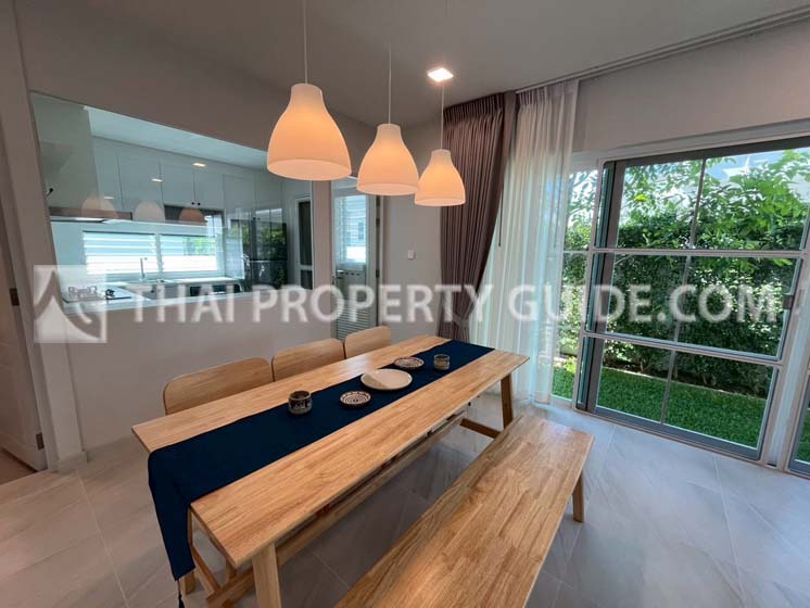 House with Shared Pool in Bangnatrad 